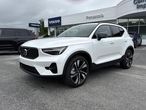 Crystal White 2026 Volvo XC40 B5 Plus