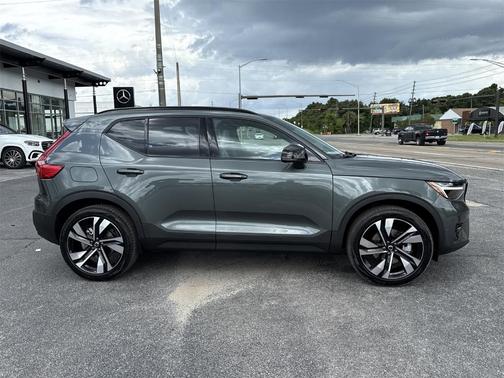 2026 Volvo XC40 B4 Plus