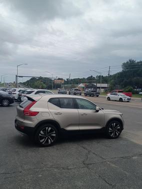Bright 2024 Volvo XC40 B5 Plus Bright Theme