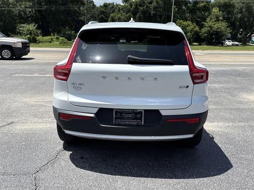 2023 Volvo XC40 B5 Plus Bright Theme