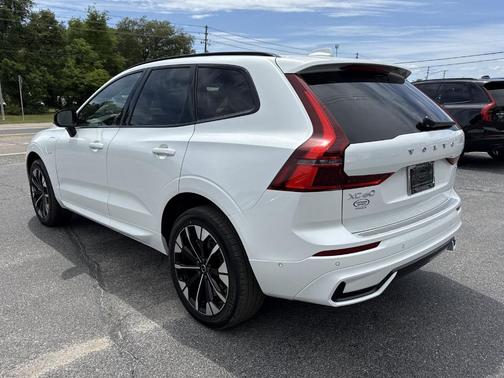 Crystal White 2026 Volvo XC60 Plug-In Hybrid T8 Plus