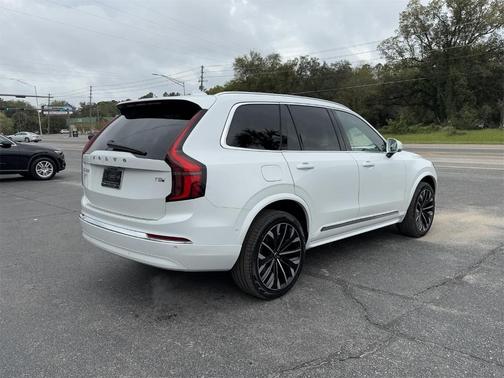 2025 Volvo XC90 Plug-In Hybrid T8 Plus 7-Seater