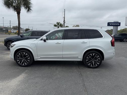 2025 Volvo XC90 Plug-In Hybrid T8 Plus 7-Seater