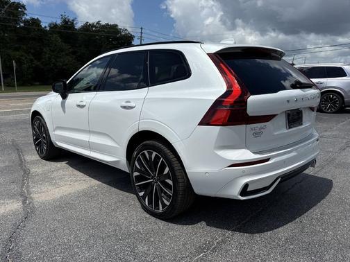 Crystal White 2026 Volvo XC60 Plug-In Hybrid T8 Ultra