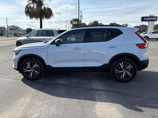 2026 Volvo XC40 B4 Core