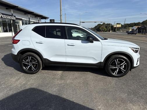 2026 Volvo XC40 B4 Core
