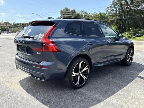 Denim Blue Metallic 2024 Volvo XC60 B5 Ultimate Dark Theme