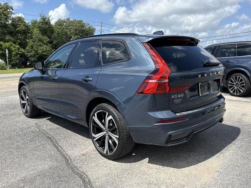 Denim Blue Metallic 2024 Volvo XC60 B5 Ultimate Dark Theme
