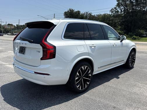 Crystal White Pearl 2026 Volvo XC90 Plug-In Hybrid T8 Ultra 7-Seater