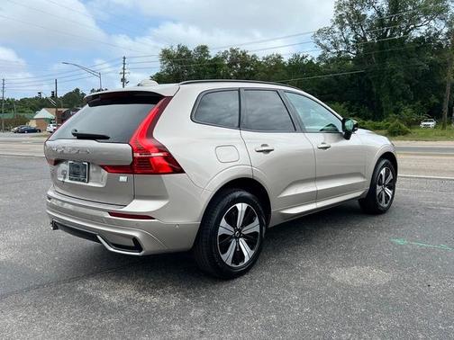 2024 Volvo XC60 Recharge Plug-In Hybrid T8 Plus Dark Theme