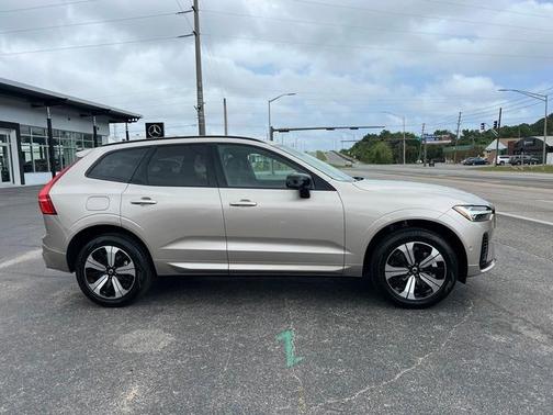 2024 Volvo XC60 Recharge Plug-In Hybrid T8 Plus Dark Theme