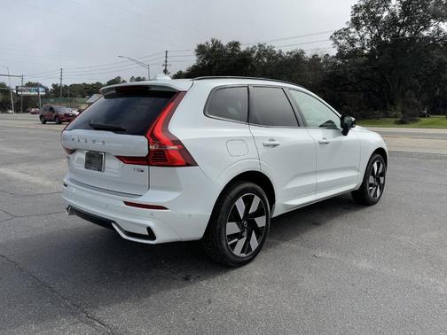 2025 Volvo XC60 Plug-In Hybrid T8 Plus