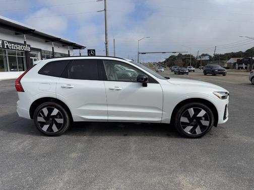 2025 Volvo XC60 Plug-In Hybrid T8 Plus
