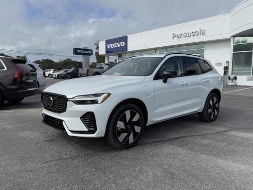 2025 Volvo XC60 Plug-In Hybrid T8 Plus