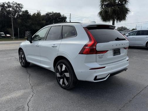 2025 Volvo XC60 Plug-In Hybrid T8 Plus