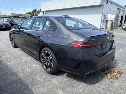 2025 BMW 550e xDrive