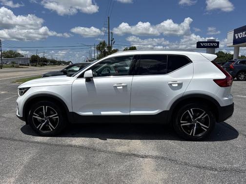 White 2025 Volvo XC40 B5 Core Bright Theme