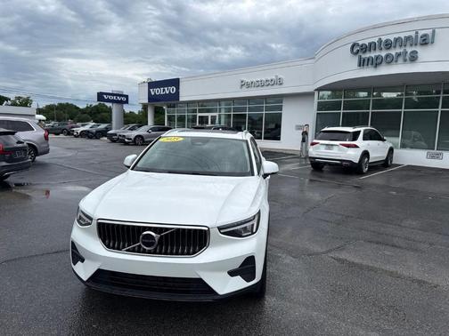 White 2025 Volvo XC40 B5 Core Bright Theme