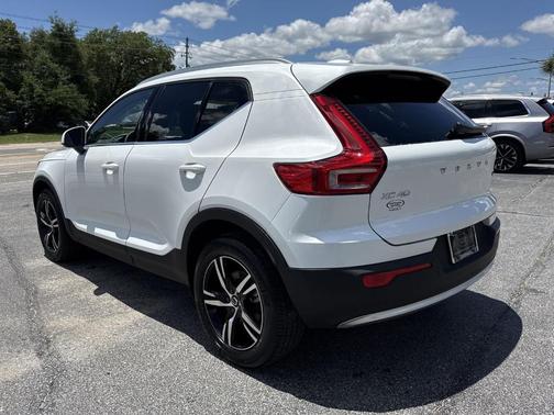 White 2025 Volvo XC40 B5 Core Bright Theme