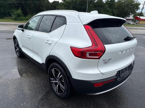 White 2025 Volvo XC40 B5 Core Bright Theme
