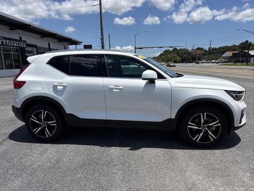 White 2025 Volvo XC40 B5 Core Bright Theme