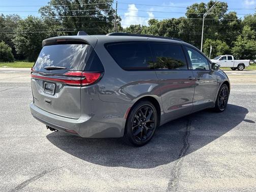 2021 Chrysler Pacifica Touring-L