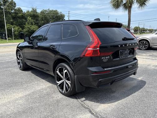 2023 Volvo XC60 Recharge Plug-In Hybrid T8 Ultimate Dark Theme