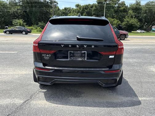 2023 Volvo XC60 Recharge Plug-In Hybrid T8 Ultimate Dark Theme