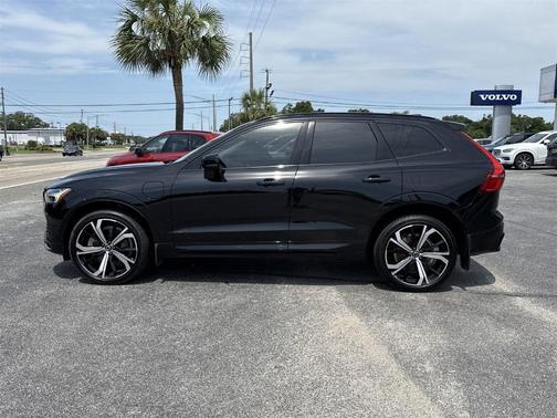 2023 Volvo XC60 Recharge Plug-In Hybrid T8 Ultimate Dark Theme