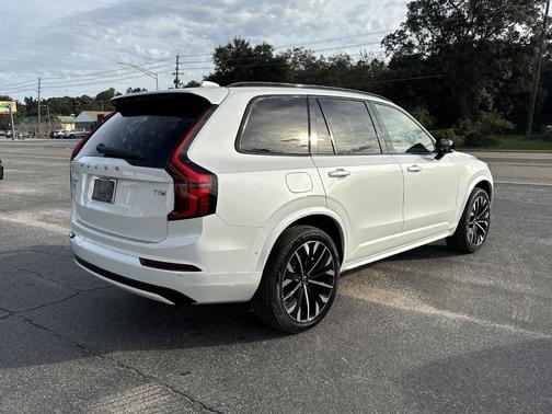 2026 Volvo XC90 Plug-In Hybrid T8 Ultra Dark Theme 7-Seater