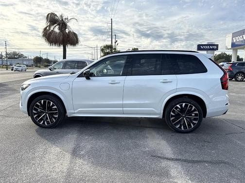 2026 Volvo XC90 Plug-In Hybrid T8 Ultra Dark Theme 7-Seater