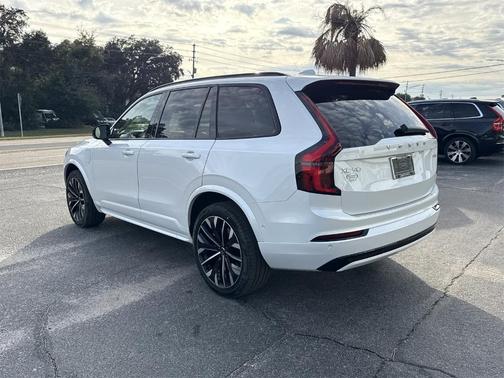 2026 Volvo XC90 Plug-In Hybrid T8 Ultra Dark Theme 7-Seater