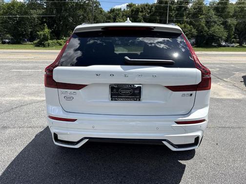 Crystal White 2026 Volvo XC60 B5 Core