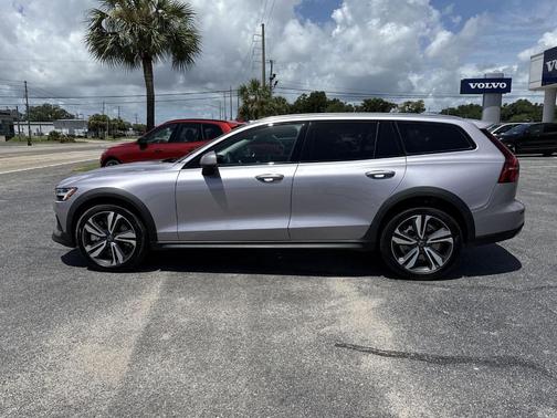 Aurora Blue 2026 Volvo V60 Cross Country B5 Plus