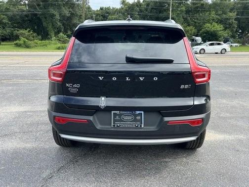 2025 Volvo XC40 B5 Plus Bright Theme