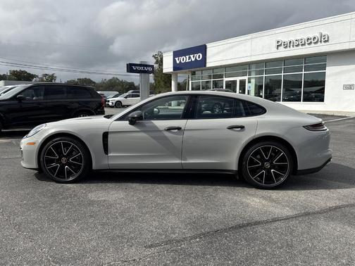 2022 Porsche Panamera Base (PDK)