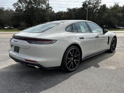 2022 Porsche Panamera Base (PDK)