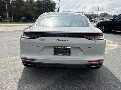 2022 Porsche Panamera Base (PDK)