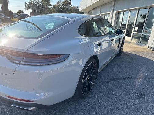 2022 Porsche Panamera Base