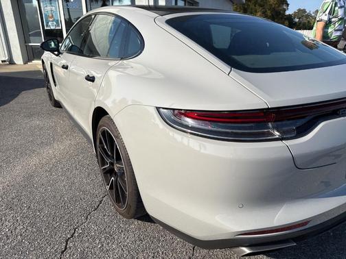 2022 Porsche Panamera Base