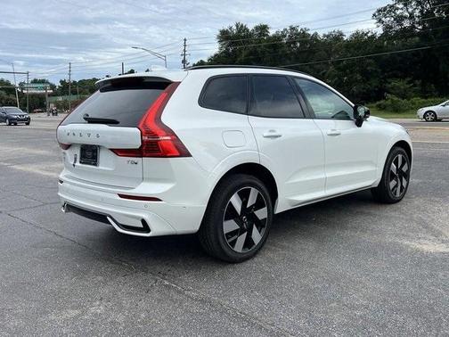 2025 Volvo XC60 Plug-In Hybrid T8 Plus