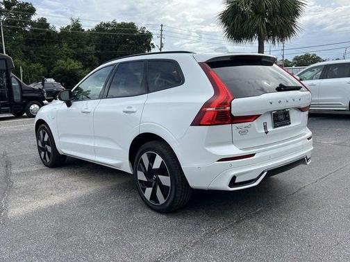 2025 Volvo XC60 Plug-In Hybrid T8 Plus