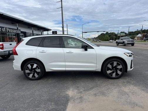 2025 Volvo XC60 Plug-In Hybrid T8 Plus