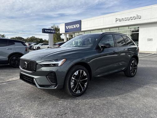 Forest Green 2026 Volvo XC60 B5 Plus