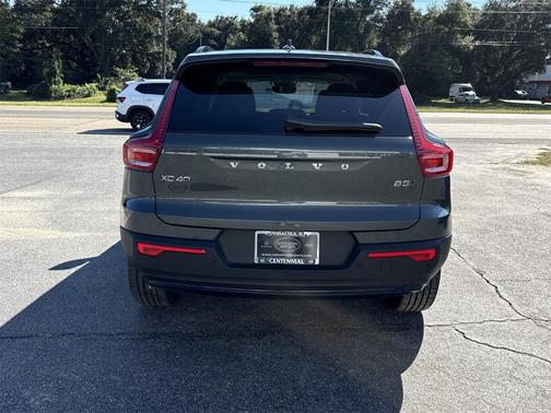 2026 Volvo XC40 B5 Plus