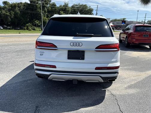 2025 Audi Q7 55 Premium Plus
