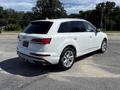 2025 Audi Q7 55 Premium Plus