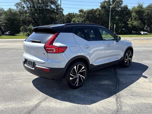 2021 Volvo XC40 T5 R-Design