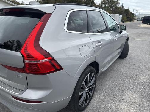 2022 Volvo XC60 B5 Momentum