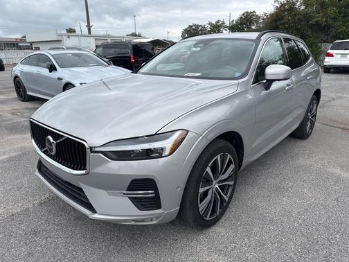 2022 Volvo XC60 B5 Momentum
